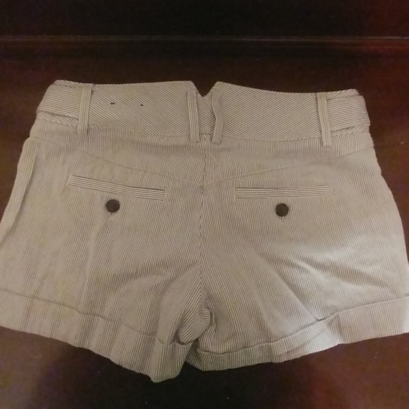 Striped shorts - Picture 2 of 3